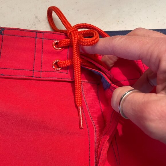 Vineyard Vines Mens Swim Board Shorts Trunks 9" Inseam Sz 34 Red Blue Zip Pocket - Picture 10 of 15